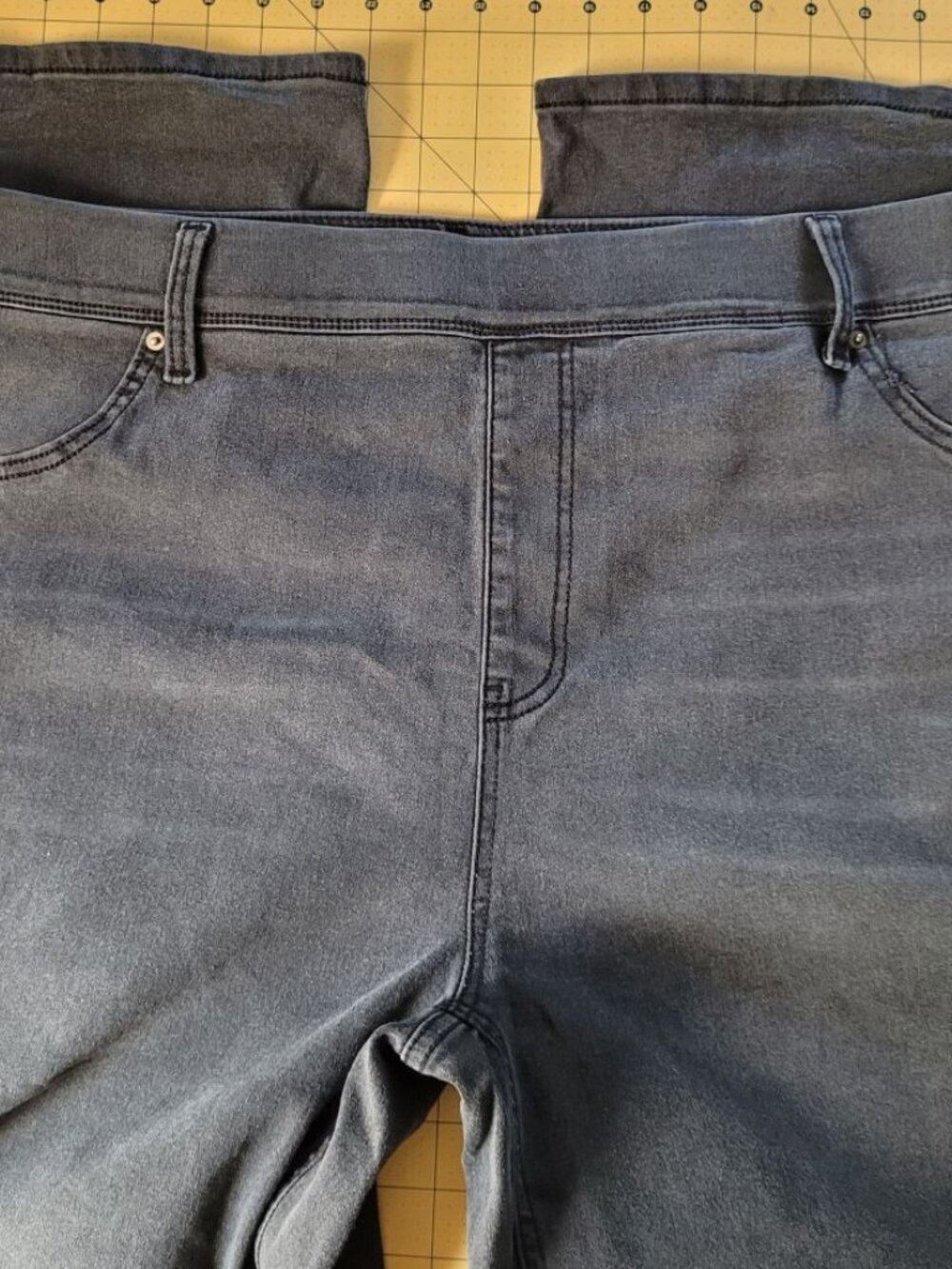 Terra & Sky Black Pull-on Stretch Jeans Plus 2X (20W-22W) - Picture 2 of 6